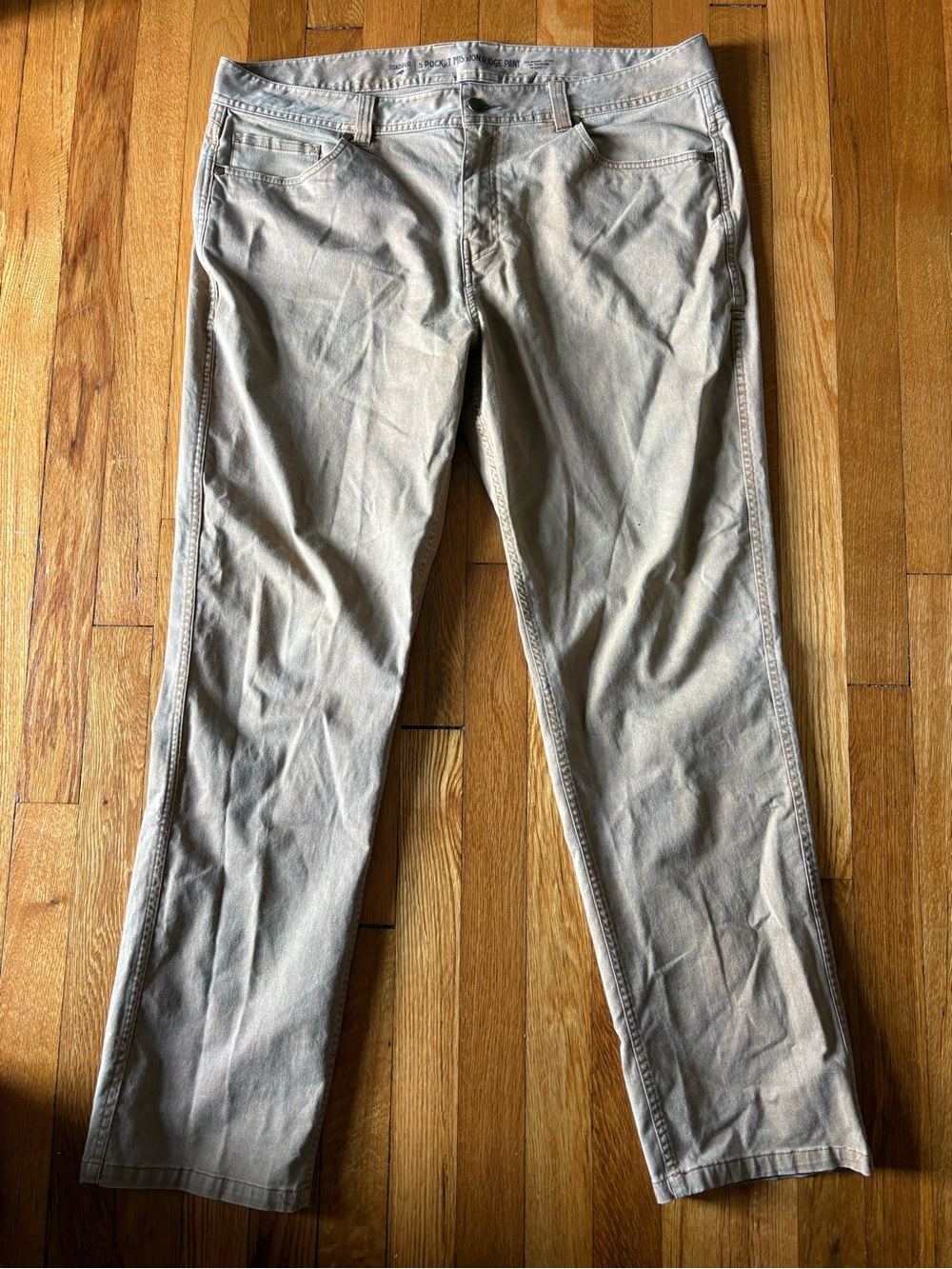 Men's Casual Straight-Leg Pants in Light Khaki